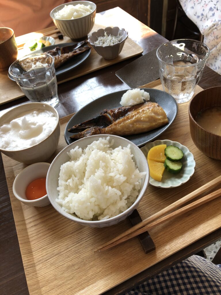 ご飯は普通盛り