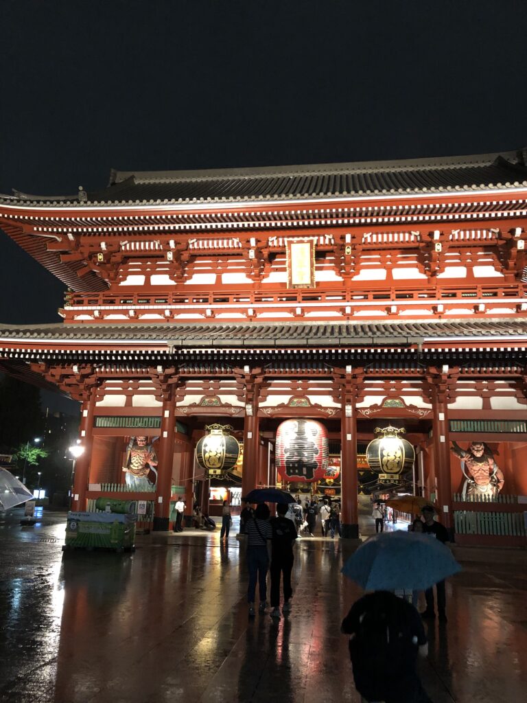 雨の仁王門